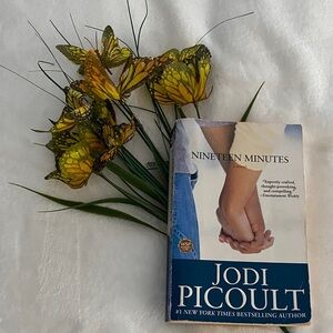 Nineteen Minutes Paperback Book - White/Blue Cover